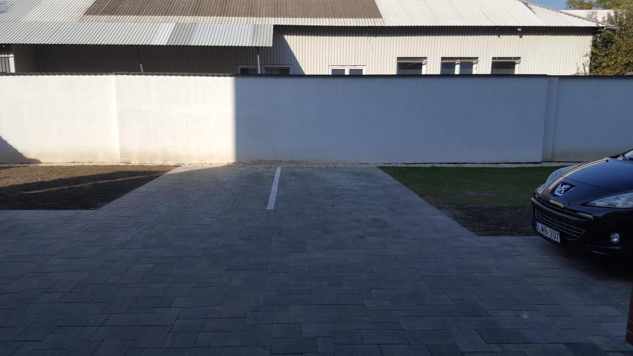 Moonshine Szeged Daire Dış mekan fotoğraf